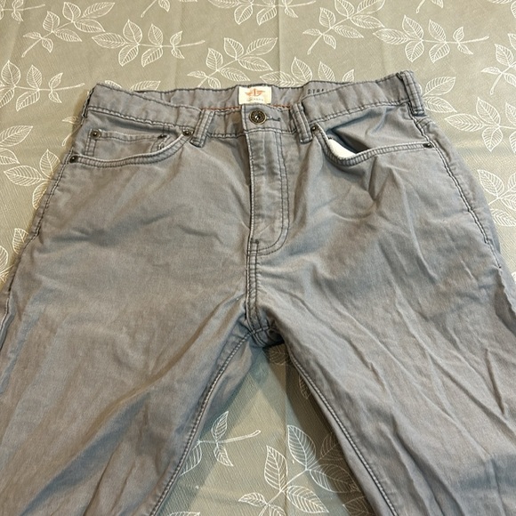Men’s Dockers Straight Fit Pants. - Picture 2 of 12